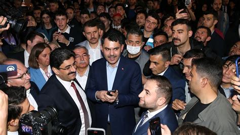C­u­m­h­u­r­b­a­ş­k­a­n­ı­ ­E­r­d­o­ğ­a­n­ ­S­i­v­a­s­­t­a­k­i­ ­g­e­n­ç­l­e­r­e­ ­t­e­l­e­f­o­n­l­a­ ­s­e­s­l­e­n­d­i­